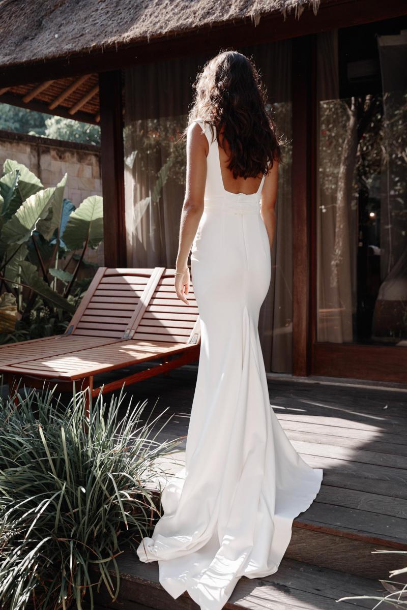 The Arabella gown by Karen Willis Holmes, square back fit and flare simple wedding dress.