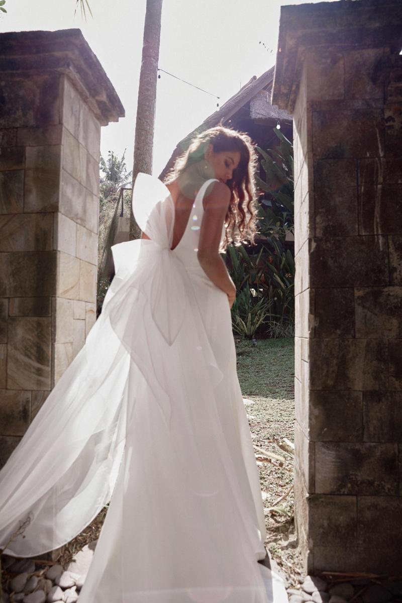 The Imogen gown by Karen Willis Holmes, simple wedding dress with detachable skirt.