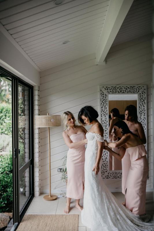 Real bride Naomi wore the Bespoke Annika wedding dress by Karen Willis Holmes.