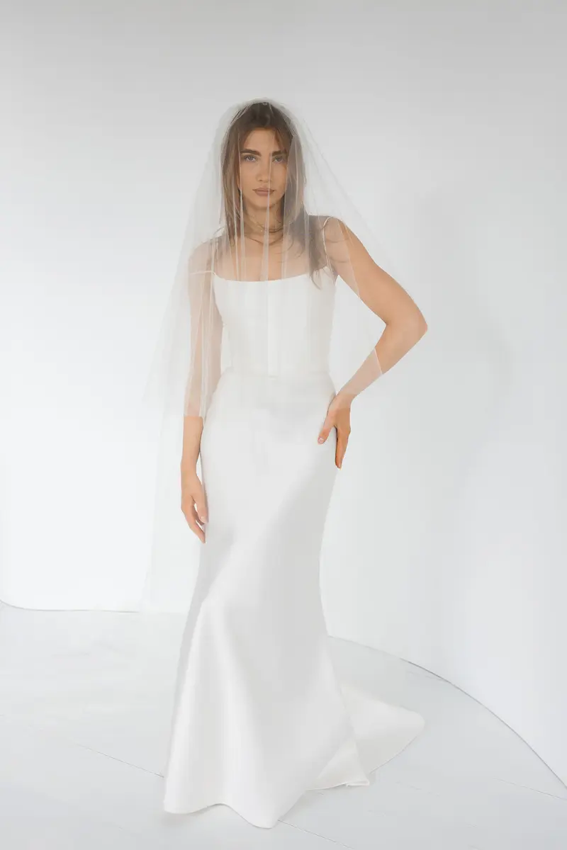 veil for fit and flare wedding dress Used Monique Lhuillier Fit and Flare Dress with Veil Wedding Dress main image 0