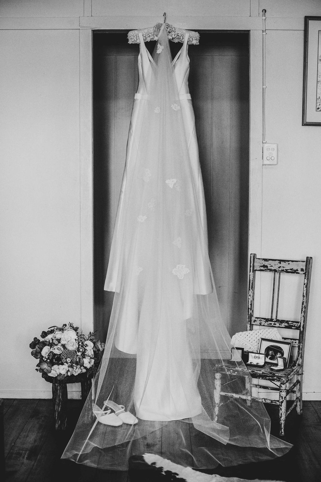 Real bride Chaseley wore the Bespoke Leonie/Alexia wedding dress by Karen Willis Holmes.