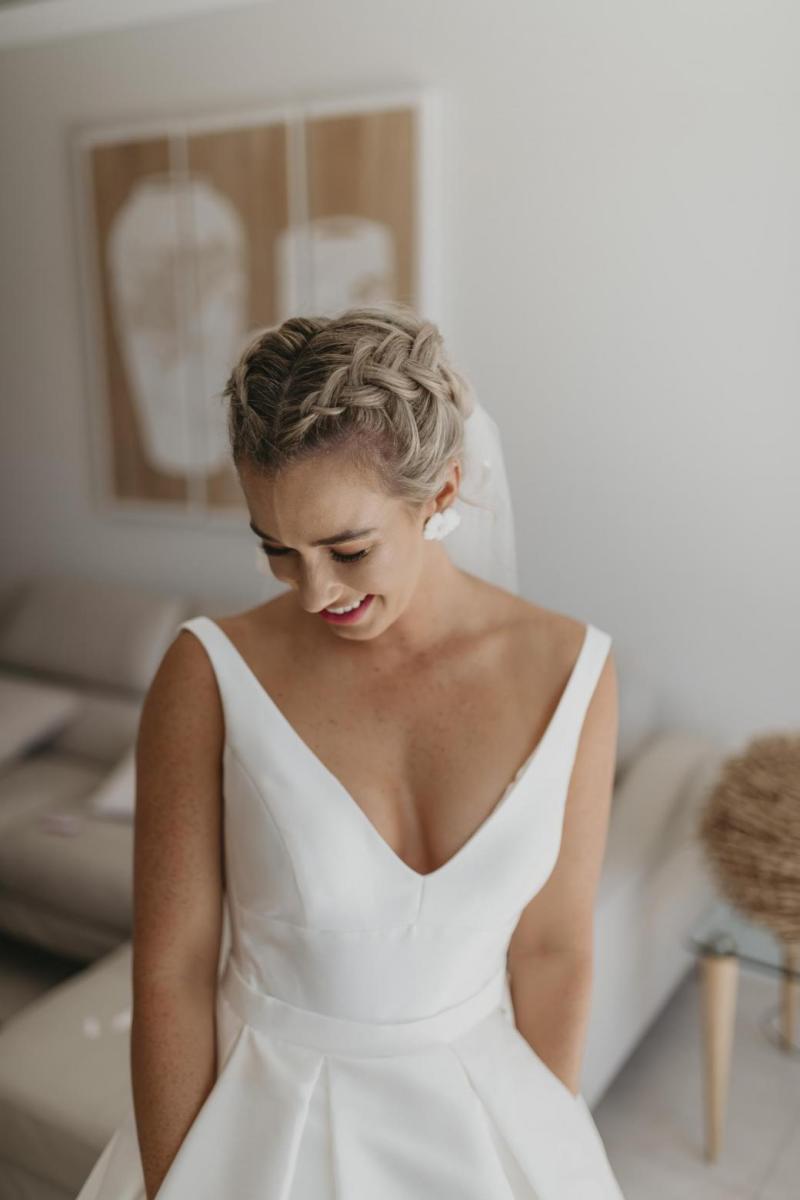 Kelsi wears the Leonie Melanie gown; a V-neck, A-line, simple wedding dress, for her Queensland wedding