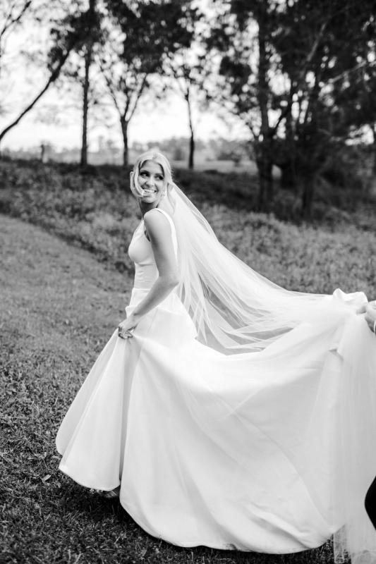 Real bride Isobel wore the Bespoke Taryn/Prea wedding dress by Karen Willis Holmes.