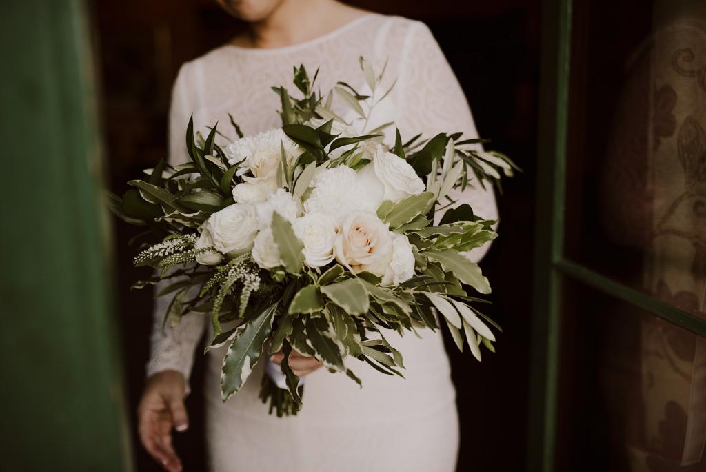 KWH bride Cassie's natural palette florals for her Melbourne wedding