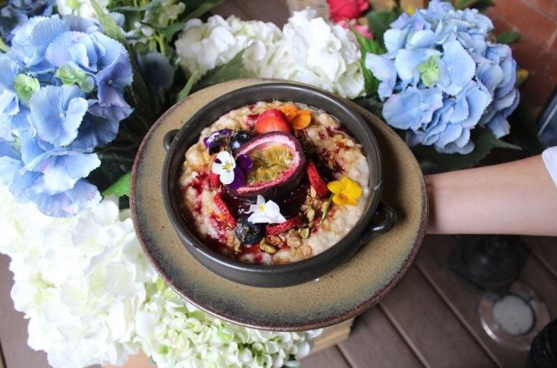 5th Earl Cafe Rosebery, modern eatery in Sydney; acai bowl with fruit and granola.