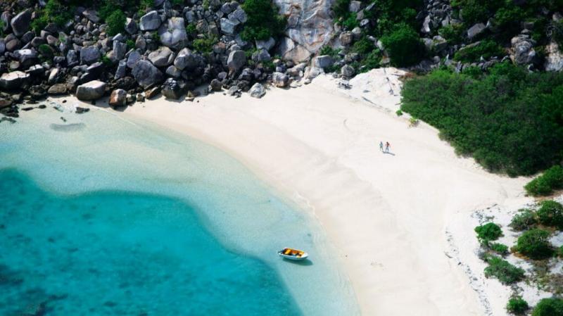 Lizard Island Honeymoon picture of white sand beach