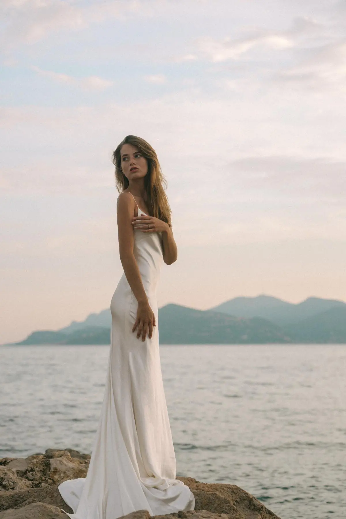 Beach Wedding Dresses: 28 Sexy looks + FAQs