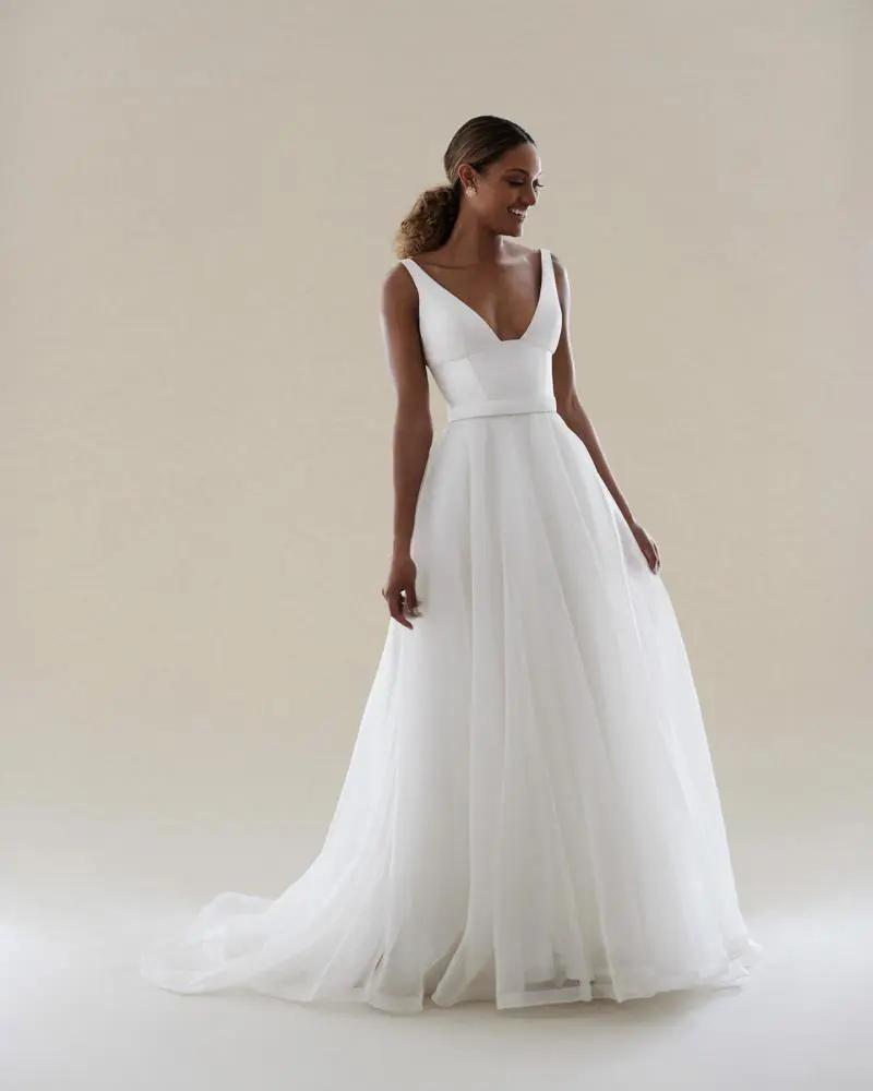 Taryn Joni | Modern A-Line Wedding Dress | Karen Willis Holmes