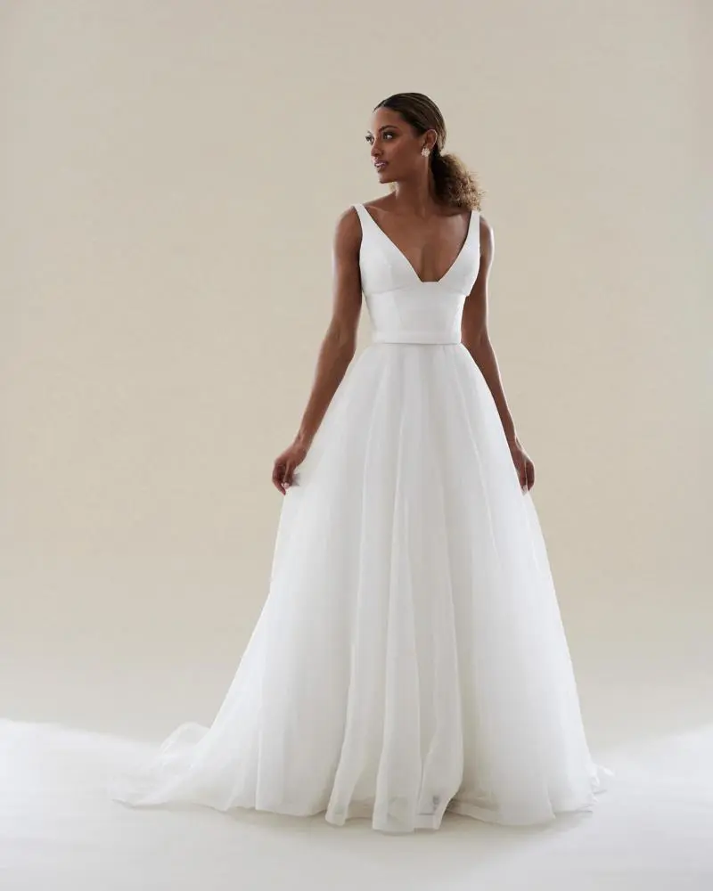 Five Elegant Wedding Dresses Designed to Inspire - Pretty Happy Love -  Wedding Blog | Essense Designs Wedding Dresses