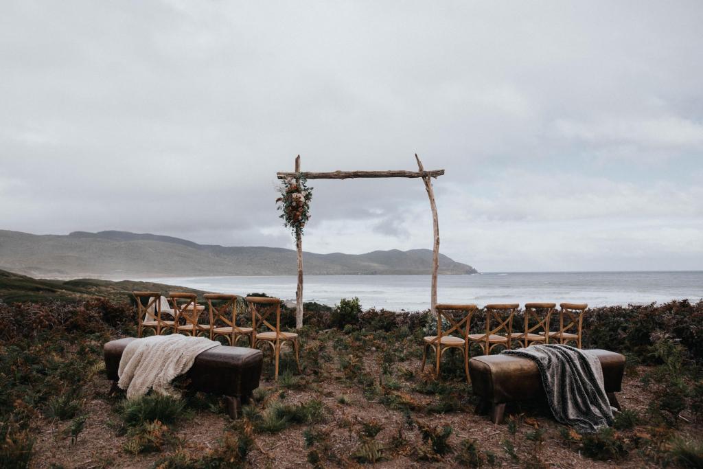 KWH real bride Ashleigh's wooden alter on the Tasmanian cliffs.