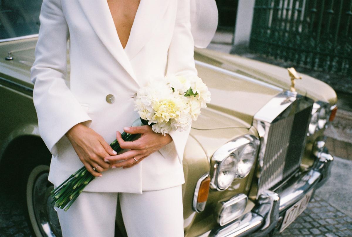 Megan Kelly wears a Karen Willis Holmes Bridal Suit- The Charlie Jacket and Danielle pant to Brisbane Elopement