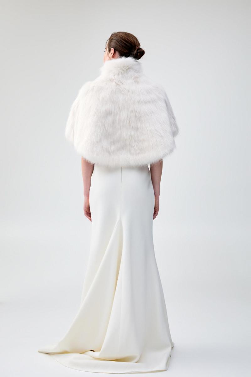 Unreal Fur Nord Cape in Ivory