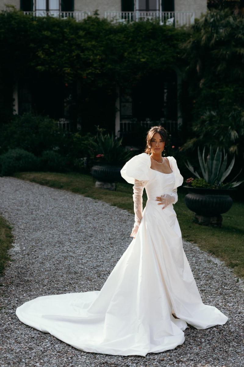 Jennifer wears the Emma bridal Gown by Karen Willis Holmes to her Lake Como wedding styled shoot. Photographed by Pearce Brennan photography.