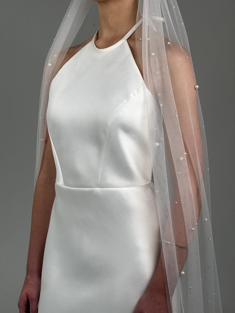 Graded Pearl Veil