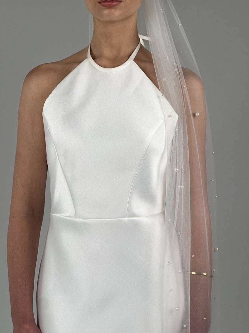 Graded Pearl Veil