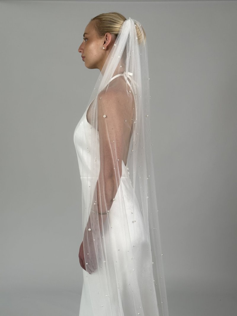 Graded Pearl Veil