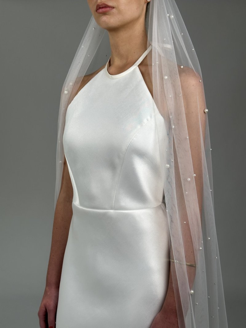 Graded Pearl Veil