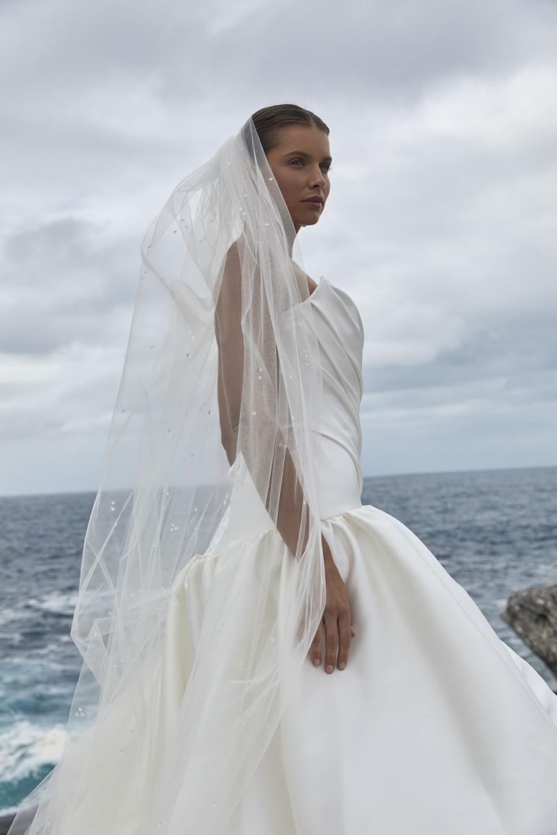 Scattered Water Drop Wedding Veil