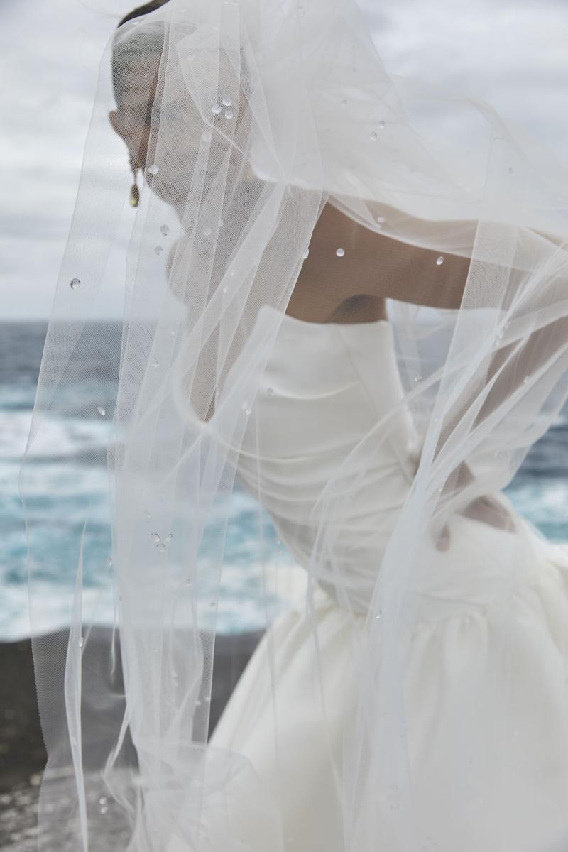 Scattered Water Drop Wedding Veil