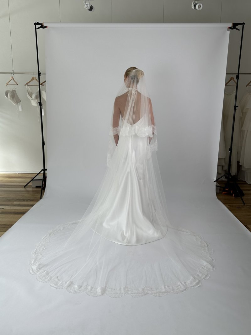 Chantilly Lace Veil