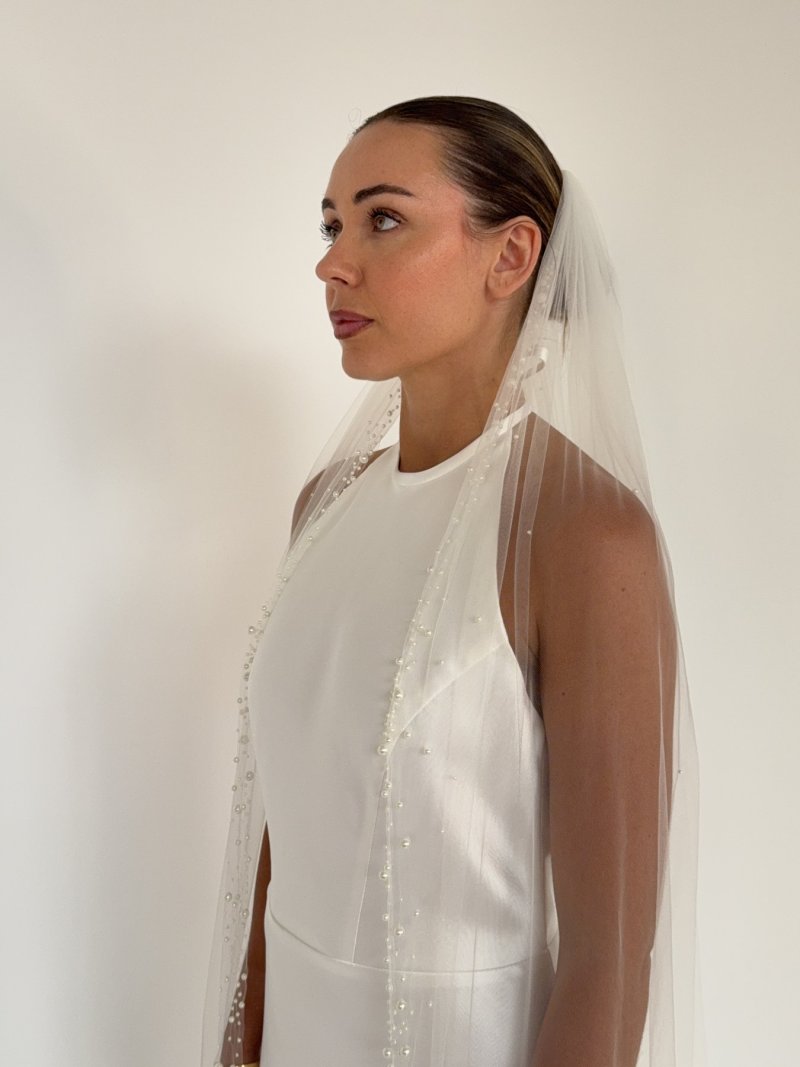 Scattered Pearl Edged Veil