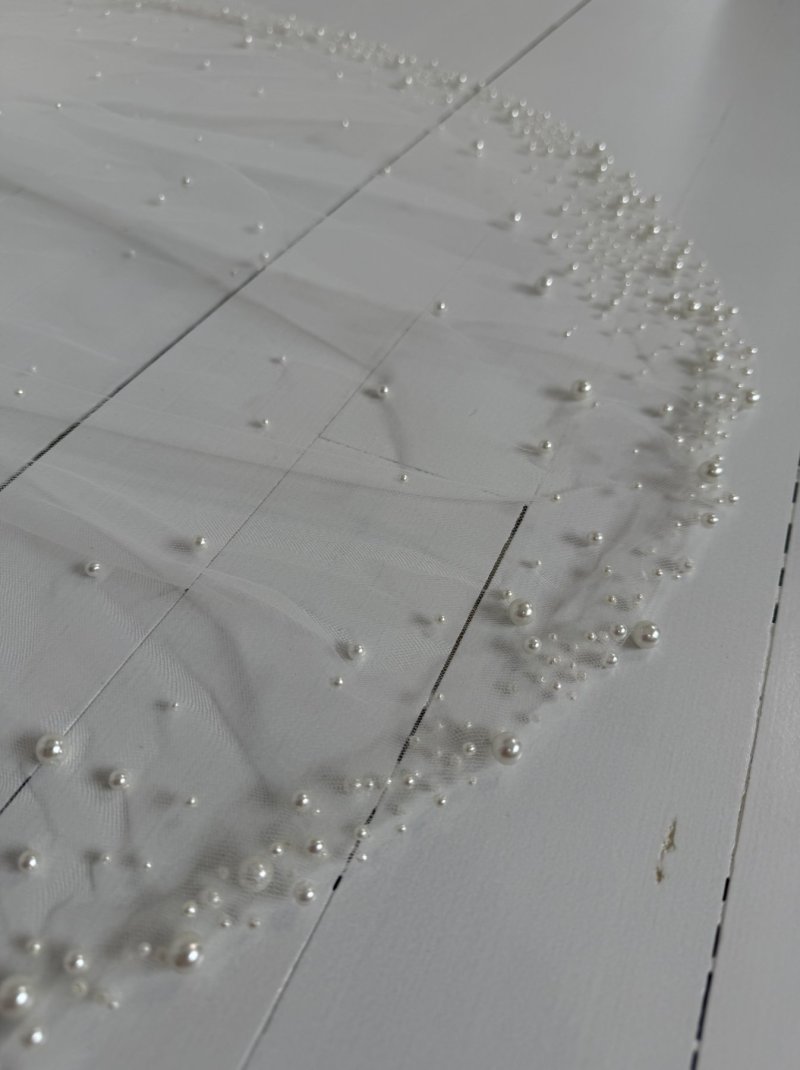 Scattered Pearl Edged Veil