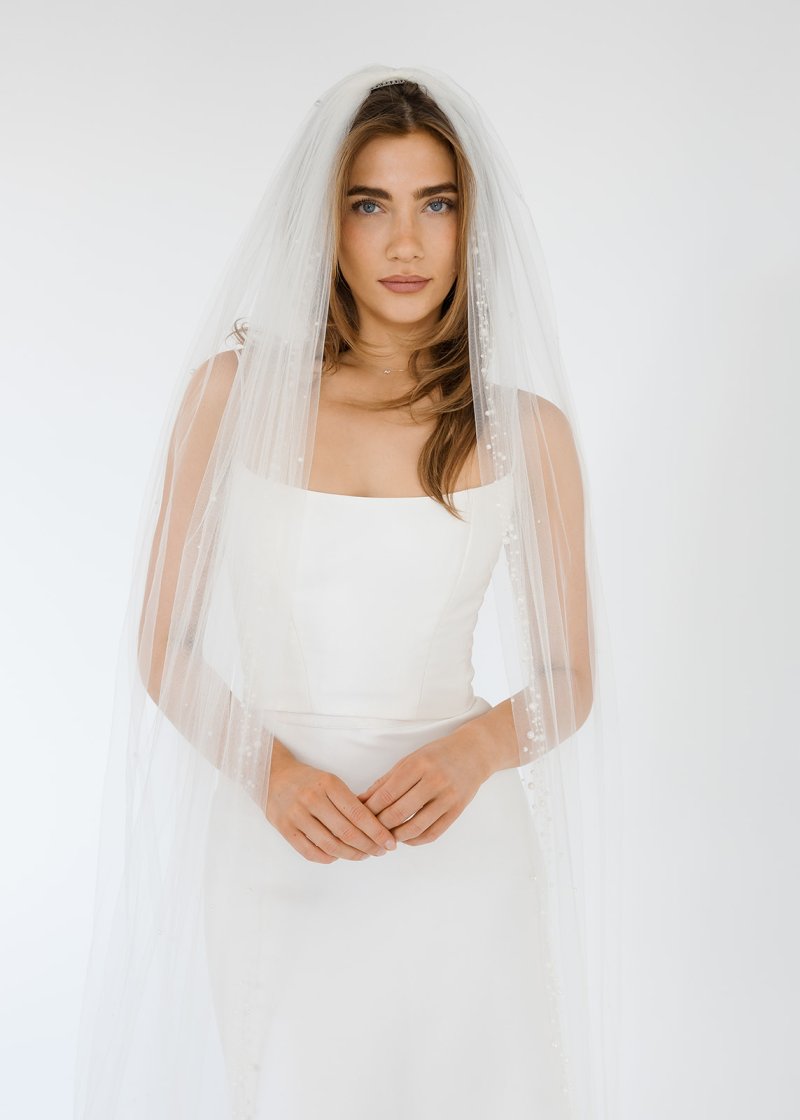 Scattered Pearl Edged Veil