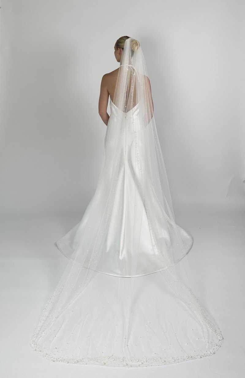 Scattered Pearl Edged Veil