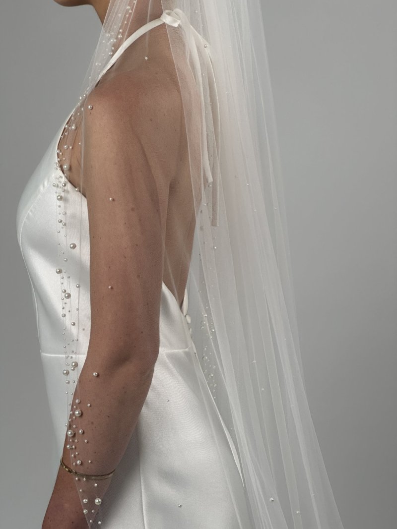 Scattered Pearl Edged Veil