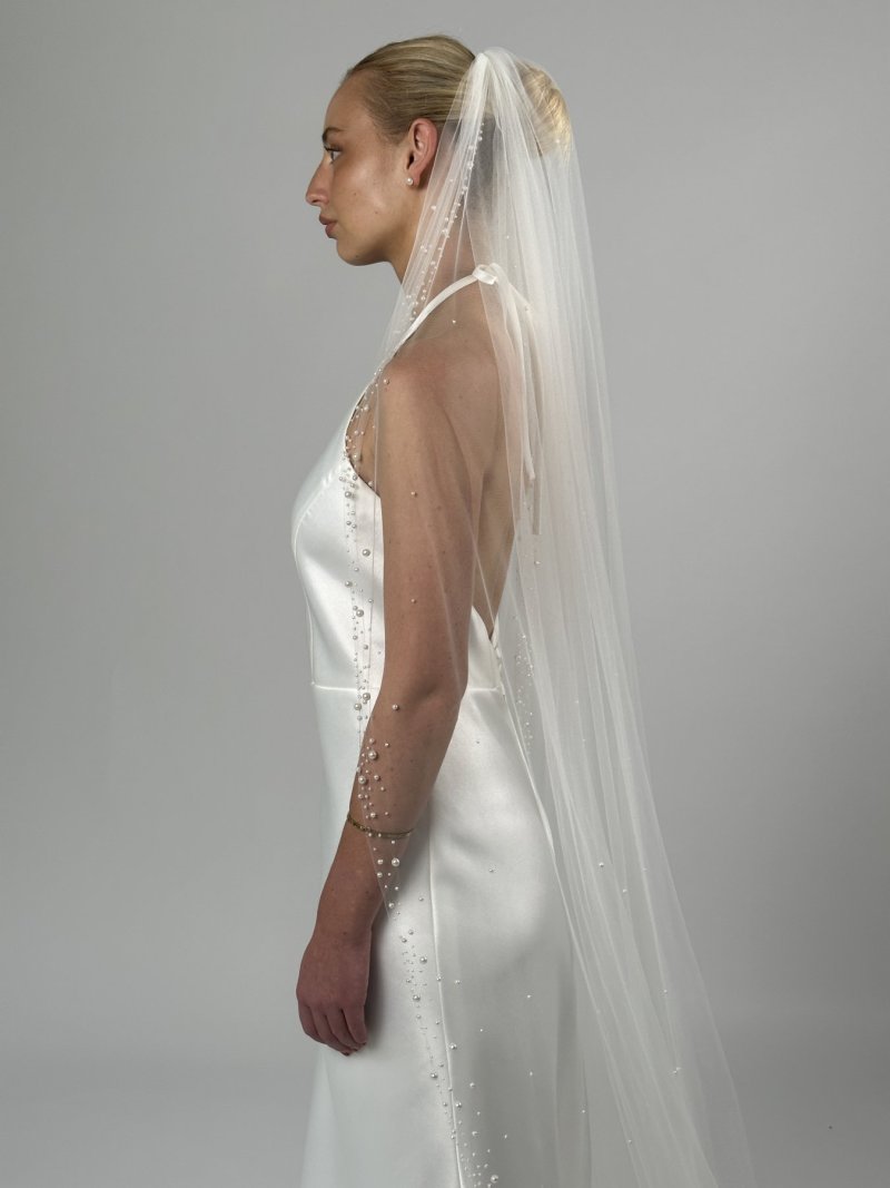 Scattered Pearl Edged Veil