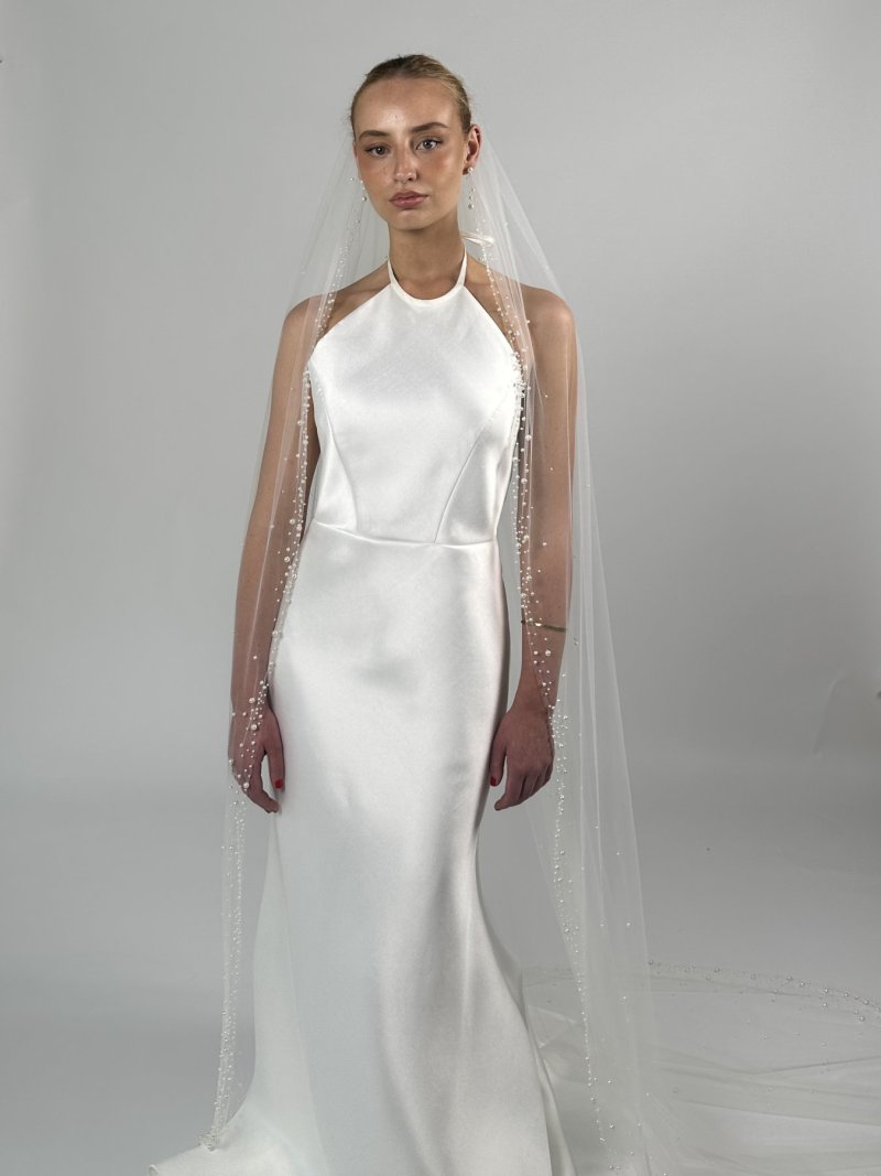 Scattered Pearl Edged Veil