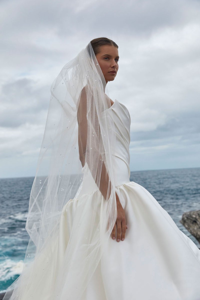 Scattered Water Drop Wedding Veil