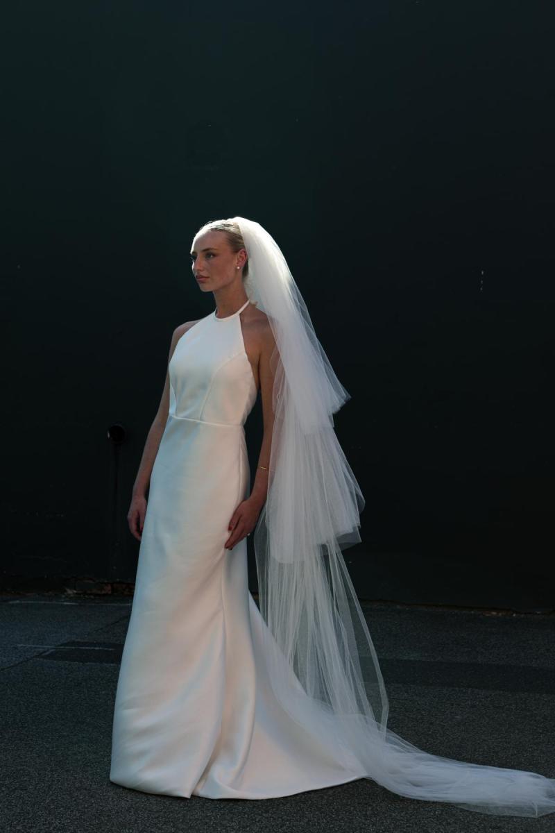 simple dramatic veil by karen willis holmes, tom tommy and thomas veil, 3 tier wedding veil, wedding veils australia