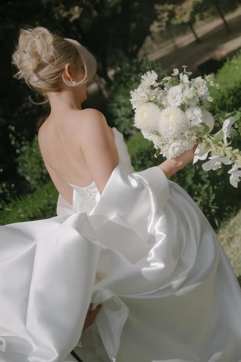 Ultimate Wedding Dress Style Guide for Your Shape | KWH Bridal Ultimate Wedding Dress Style Guide for Your Shape | KWH Bridal