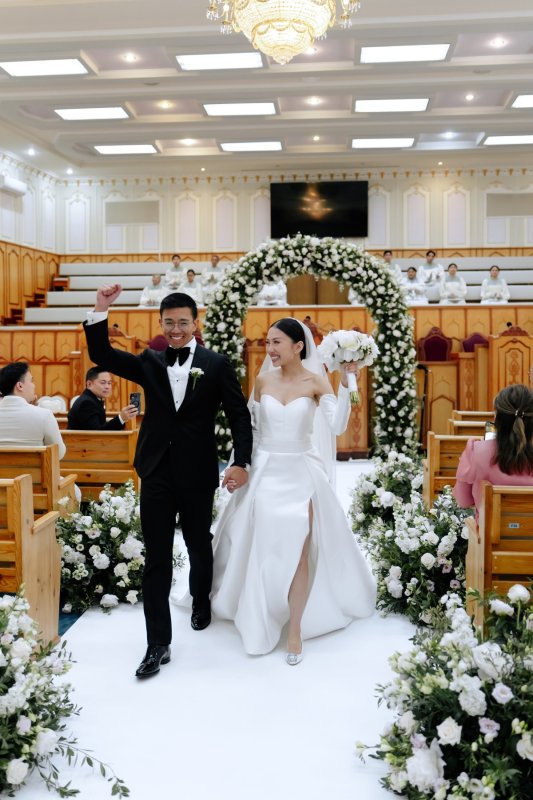 bride in her wedding gown, bridal fashion