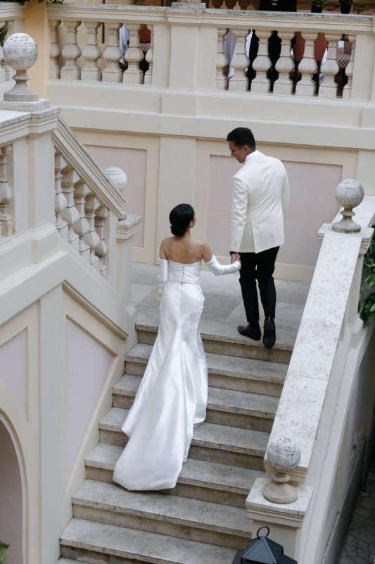 bride in her wedding gown, bridal fashion