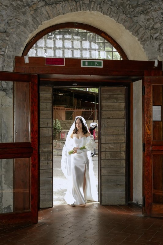 bride in her wedding gown, bridal fashion