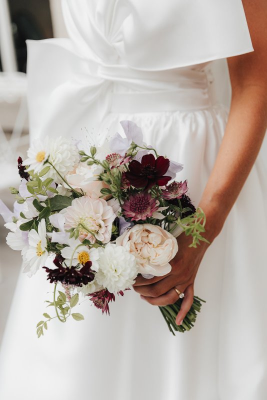 close up on bride bouquet and ines bodice