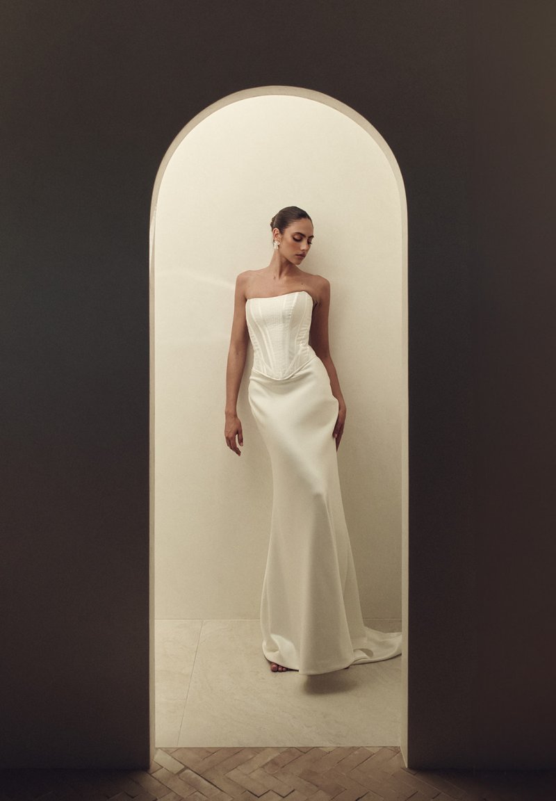 Fitted Corset Wedding dress KWH Bridal, Karen Willis Holmes Wedding Dresses Australia