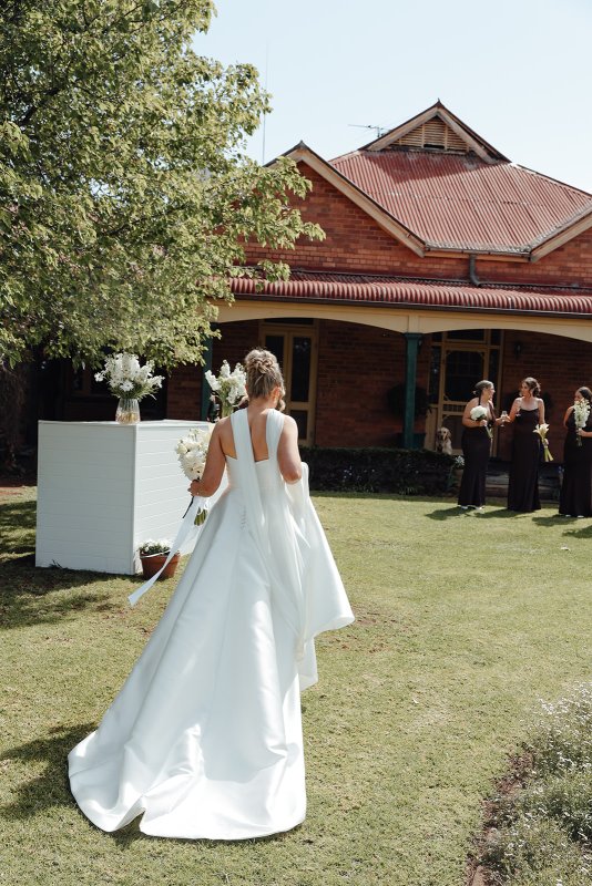 Real Bride wearing a romantic wedding dress by KWH Bridal, Karen Willis Holmes. Wedding Dresses Australia, Wedding dresses Sydney, Wedding Dresses Melbourne, Wedding dresses Brisbane