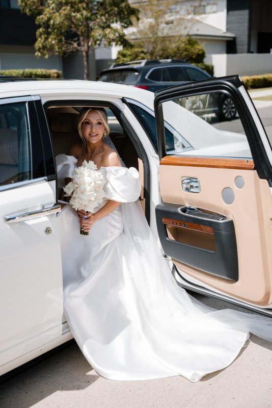 Real Bride wearing a romantic wedding dress by KWH Bridal, Karen Willis Holmes. Wedding Dresses Australia, Wedding dresses Sydney, Wedding Dresses Melbourne, Wedding dresses Brisbane