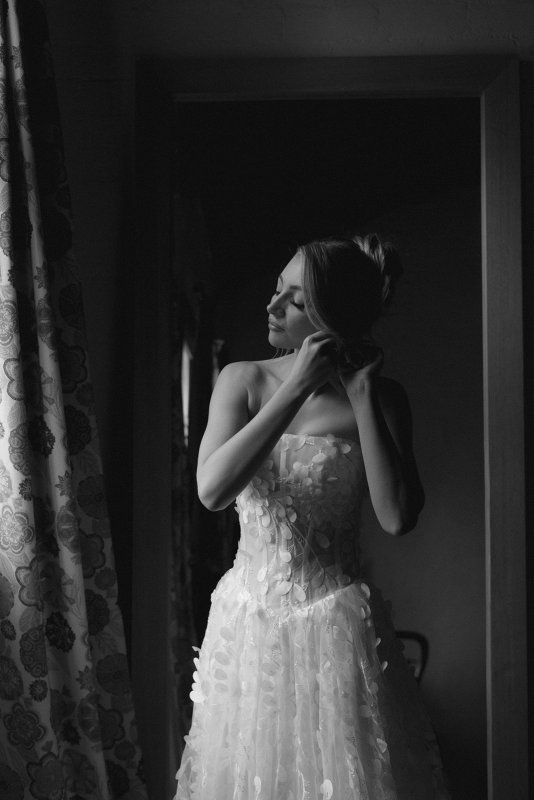 Real Bride wearing a romantic wedding dress by KWH Bridal, Karen Willis Holmes. Wedding Dresses Australia, Wedding dresses Sydney, Wedding Dresses Melbourne, Wedding dresses Brisbane