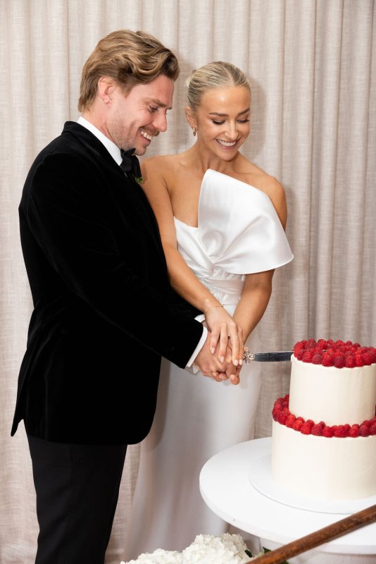 Real Bride wearing a romantic wedding dress by KWH Bridal, Karen Willis Holmes. Wedding Dresses Australia, Wedding dresses Sydney, Wedding Dresses Melbourne, Wedding dresses Brisbane