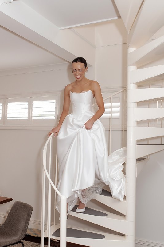 Real Bride wearing a romantic wedding dress by KWH Bridal, Karen Willis Holmes. Wedding Dresses Australia, Wedding dresses Sydney, Wedding Dresses Melbourne, Wedding dresses Brisbane