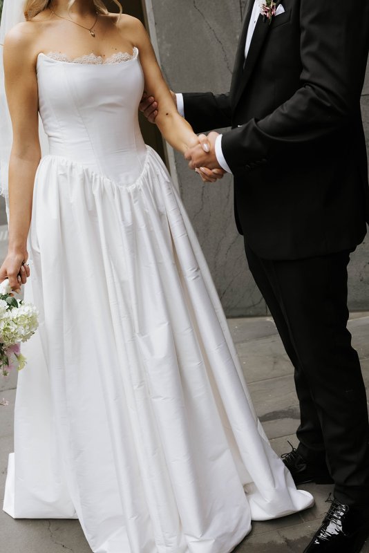 Real Bride wearing a romantic wedding dress by KWH Bridal, Karen Willis Holmes. Wedding Dresses Australia, Wedding dresses Sydney, Wedding Dresses Melbourne, Wedding dresses Brisbane