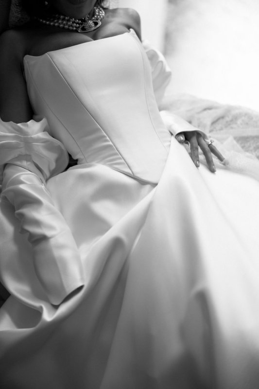 Real Bride wearing a romantic wedding dress by KWH Bridal, Karen Willis Holmes. Wedding Dresses Australia, Wedding dresses Sydney, Wedding Dresses Melbourne, Wedding dresses Brisbane