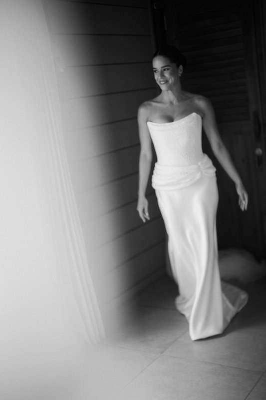 Real Bride wearing a romantic wedding dress by KWH Bridal, Karen Willis Holmes. Wedding Dresses Australia, Wedding dresses Sydney, Wedding Dresses Melbourne, Wedding dresses Brisbane